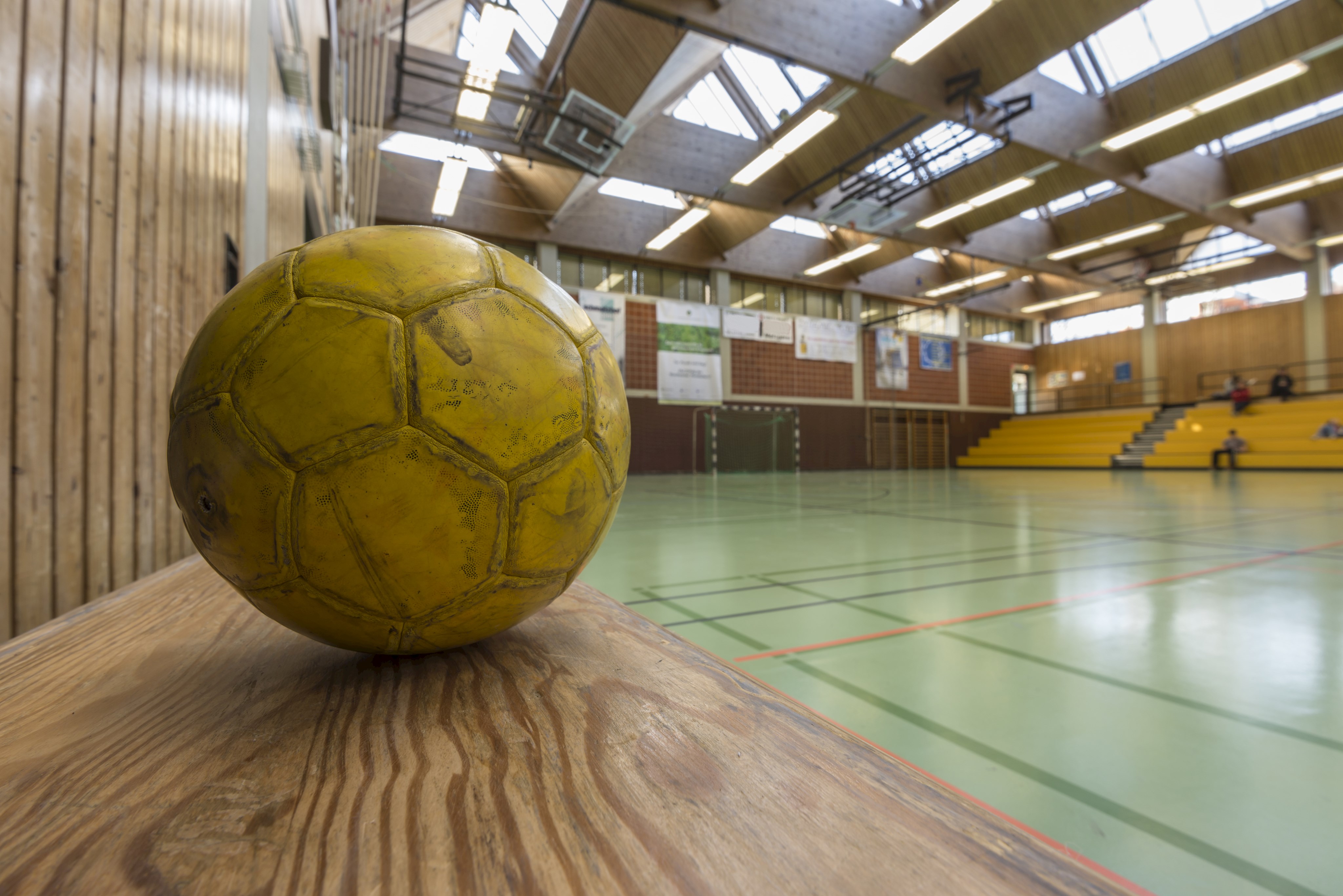 Die Großsporthalle befindet sich im Zentrum unserer Gemeinde. Sie ist eine Dreifelderhalle mit einer Gesamtsportfläche von 1215 qm. Sie dient nicht nur dem Schulsport, sondern ist für zahlreiche Vereine eine beliebte Trainingsstätte.