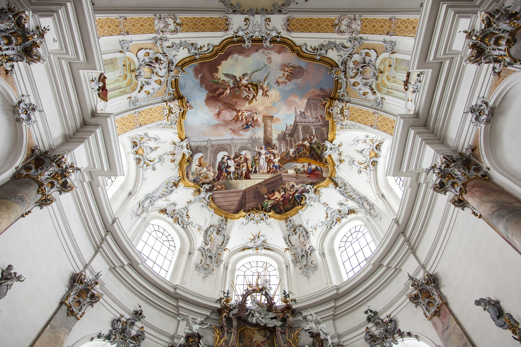 Die barocke Heilig-Geist-Kirche in wurde in den Jahren 1729 bis 1733 als Hospitalkirche an der Stelle ihrer gotischen Vorgängerin aus dem 13. Jahrhundert erbaut.