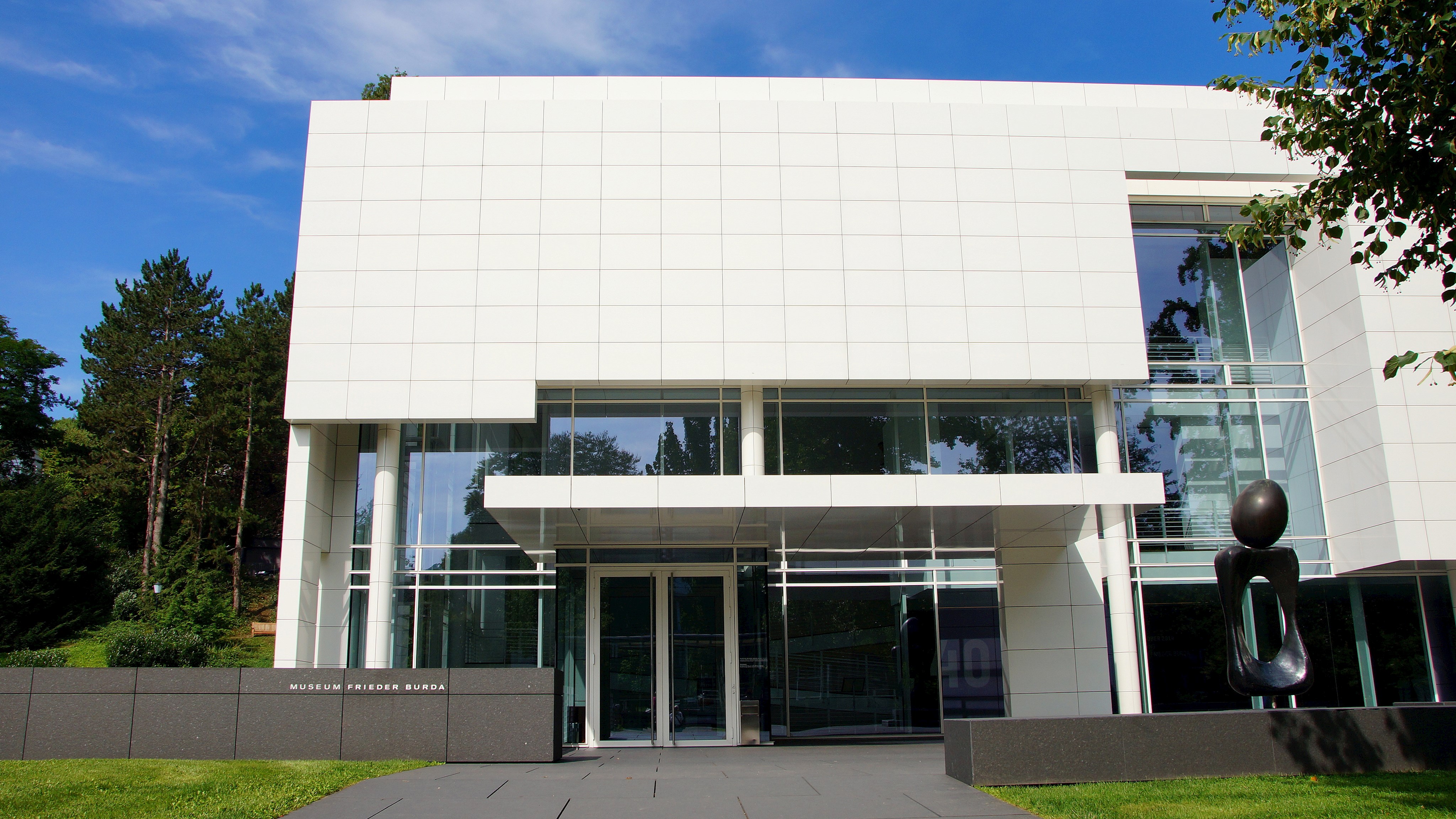 Das Museum der Moderne Musterhofen sieht seine Aufgabe in der Pflege und Vermittlung von moderner und zeitgenössischer bildender Kunst.